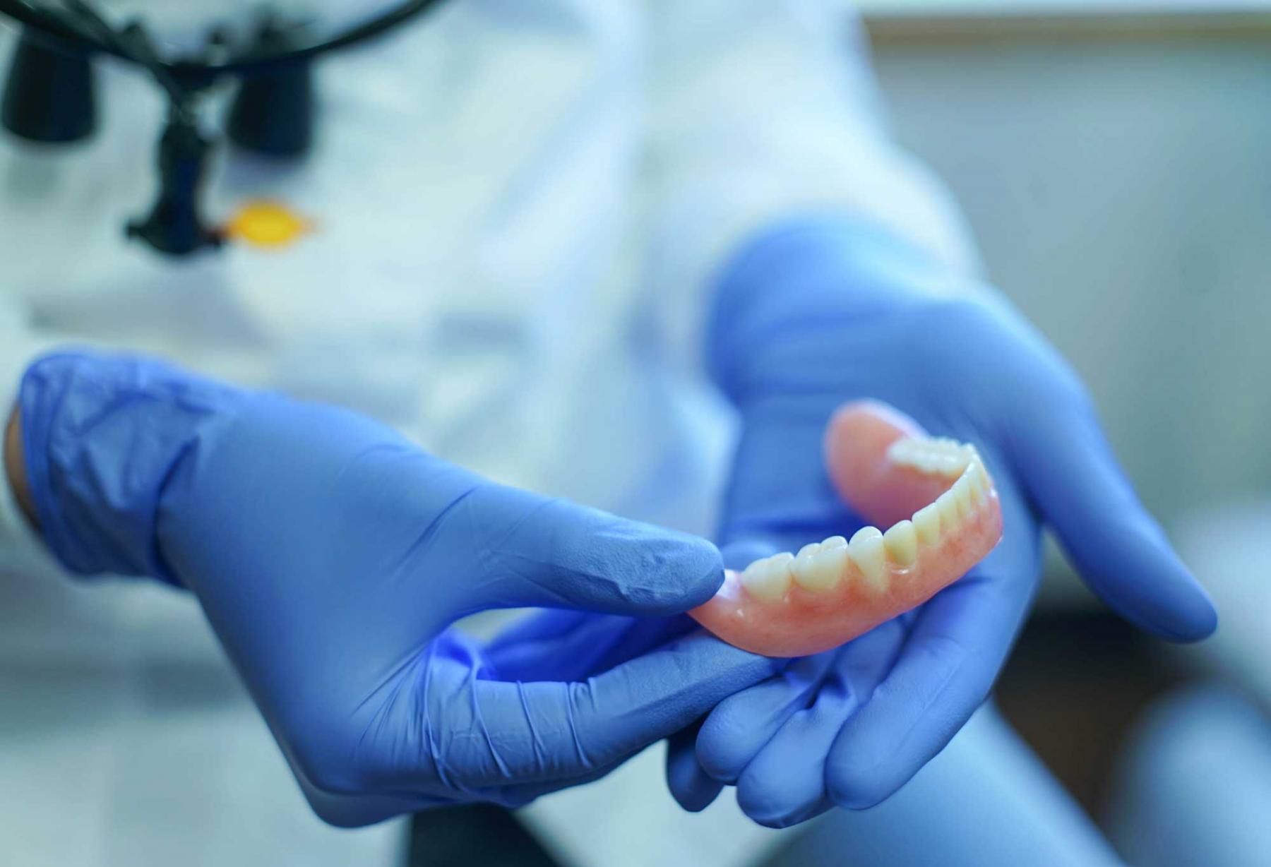 протезирование зубов минск